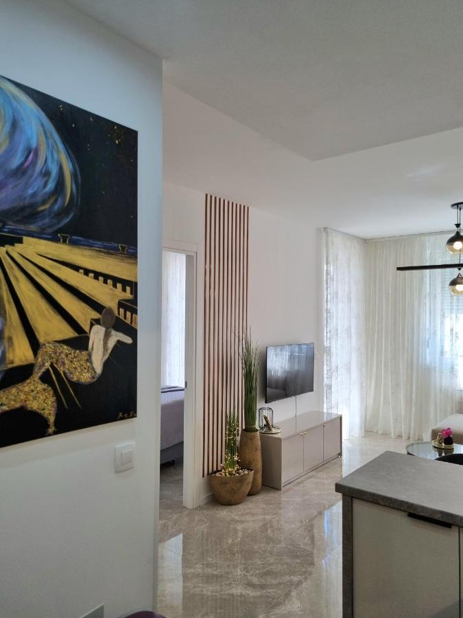 Apartment "50 Shades" With Balcony And Free Parking In The Garage Zadar Exterior foto